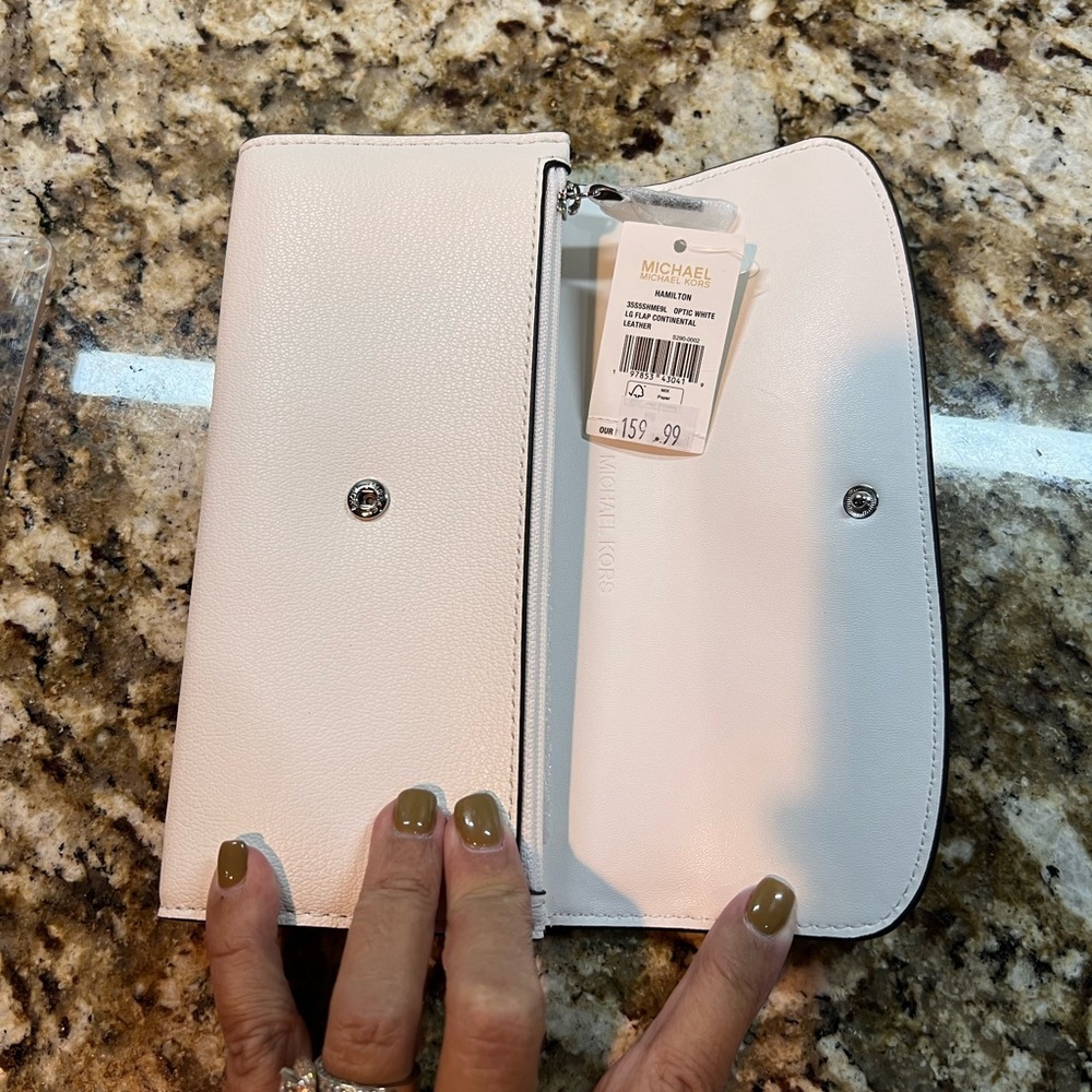 Michael Kors White Leather Clutch Wallet - Picture 4 of 6